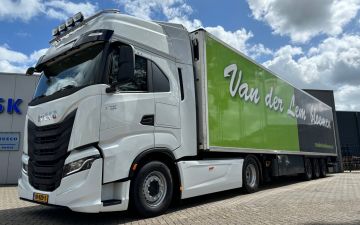 Van der Lem bloemen - Iveco S-way AS 440S 49T/P