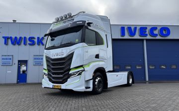 Van der Lem bloemen - Iveco S-way AS 440S T/P